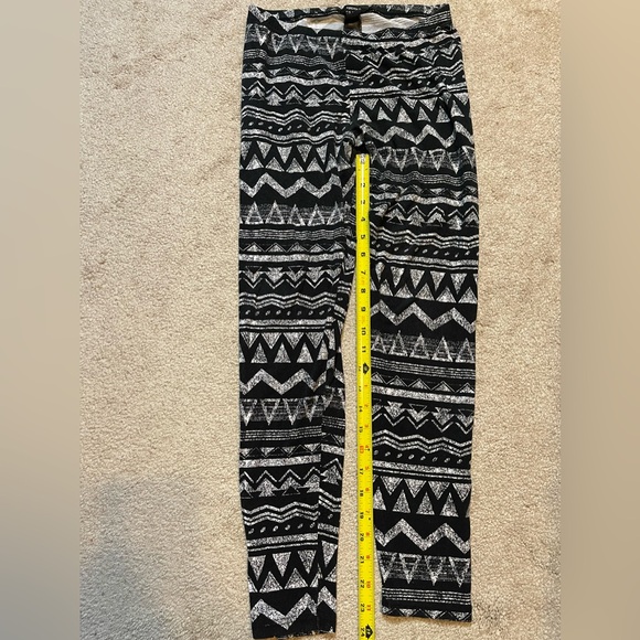 “Forever 21” Women’s Tights- Size: M - Picture 7 of 8